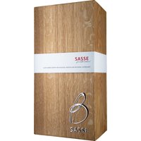 Die Feinbrennerei Sasse aus dem Münsterland veredelt Lagerkorn durch eine Lagerung in Fässern aus einem namhaften Château im Médoc. Der Bordeaux Finish ist das Highlight des Sortiments. Wasser aus der eigenen Quelle am Schöppinger Berg und feine Malzdestillate aus regionalem Getreide machen den einzigartigen Geschmack des Digestifs aus. Dafür erhielt er Gold beim World Spirits Award 2016. Korn kann viel mehr als man vermuten mag!