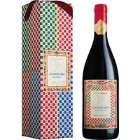 Auf dem sizilianischen Weingut Donnafugata hat die Verbindung zu Kunst und Kultur eine große Tradition. Dolce & Gabbana haben den Etna Rosso jüngst neu eingekleidet und zu diesem Anlass auch ein Geschenketui gestaltet