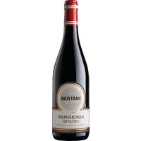 Dieser exzellent gemachte Valpolicella Ripasso aus dem norditalienischen Venetien ist das beste Beispiel für die hohen Standards des Weinguts Bertani. Der durch das Ripasso-Verfahren besonders konzentrierte Rotwein kommt mit einem würzig-fruchtigen Duft daher