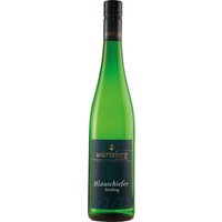 Im hellen Goldgelb leuchtet dieser Weißwein im Glas. Dieser Weißwein aus Mosel gehört zu den Spitzen-Weinen der Region. Er zeigt eine wohltuende Vitalität. Im Charakter zeigt er sich herrlich fein und leicht. Dieser Halbtrocken aus dem Jahr 2020 erinnert an grünen Apfel