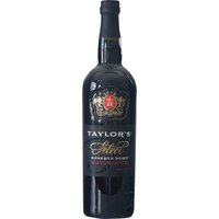 Taylor's Ruby Select Port präsentiert sich in tiefem Rubinrot mit einem granatroten Rand. Sein intensives Aroma von Brombeeren