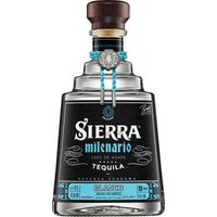 Die Marke Sierra Tequila hat in den letzten Jahren einen deutlichen Qualitätssprung hingelegt und ihr Portfolio mit Highend-Tequilas aufgewertet. Eines der besten Beispiele hierfür ist der Sierra Milenario Blanco Tequila. 100 Prozent von Hand geerntete Agaven und die dreifache Destillation sind Voraussetzungen für einen ausgesprochen eleganten Tequila. Er überzeugt mit einem zarten Geschmack nach Zitrusfrüchten