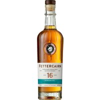 Der Fettercairn 16 Years Single Malt stammt wie alle Whiskys der schottischen Brennerei aus dem einzigartigen Kupfer-Kühlring-Destillationsprozess. Dadurch zeigt er den typischen Charakter der Destillerie von tropischen Früchten und Nuss. Bernsteinfarben und mit goldenen Akzenten versetzt