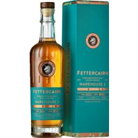 Die vierte Veröffentlichung der Warehouse 2 Kollektion von Fettercairn wurde in amerikanischen und europäischen Eichenfässern gereift. Das Destillat für diesen Small Batch Single Malt stammt aus dem Jahr 2014 und die Reife verleiht ihm eine glänzende