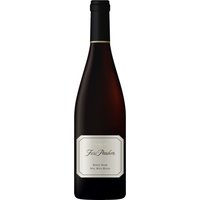 Mit dem Pinot Noir Santa Rita Hills präsentiert Fess Parker eine kalifornische Version des französischen Klassikers aus dem Burgund. Das Bouquet ist geprägt von Kirsche