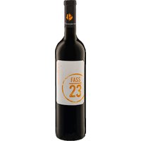 Dieser Gutswein aus Cabernet Sauvignon und Merlot reift ein Jahr im Holzfass. Er besticht durch dunkle Würze von schwarzem Pfeffer