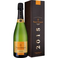 Ein Jahrgangs-Champagner ist etwas ganz Besonderes und sehr prestigeträchtig: Nur Weine aus einem einzigen Jahr werden verwendet. Veuve Clicquot war das erste Haus