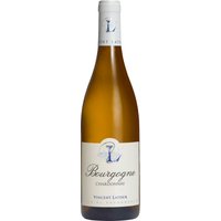 Die Domaine Vincent Latour präsentiert mit ihrem Bourgogne Chardonnay 2020 einen eleganten Weißwein aus der bekannten Region Burgund. Der Wein zeigt eine leuchtend goldene Farbe im Glas. In der Nase entfalten sich Aromen von frisch vergorenen Trauben