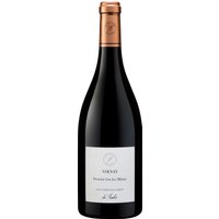 Der Les Parcellaires De Saulx Volnay Les Mitans 2018 stammt aus dem renommierten Anbaugebiet Côte de Beaune und ist ein echter Vertreter der Premier Cru Lagen von Volnay. Ein intensives Rubinrot mit granatroten Reflexen zeugt von der Jugend und Lebendigkeit des Weines. Das komplexe Bukett entfaltet Aromen von roten Beeren wie Kirschen und Himbeeren