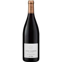Der Gevrey-Chambertin Les Evocelles 2018 von Les Parcellaires de Saulx aus der Côte de Nuits in Burgund zeichnet sich durch seine rubinrote Farbe mit glänzenden Reflexen aus. Das Bouquet entfaltet zarte Röstaromen