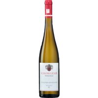 Vom Weingut Schloss Lieser an der Mosel kommt der "Sonnenuhr Riesling GG" aus dem Jahrgang 2022. Dieser trockene Weißwein besticht durch seine elegante Fruchtigkeit. In der Nase zeigen sich Aromen von Birnen