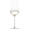 Die Kreation von Zwiesel Kristallglas offenbart sich in diesem eleganten Champagnerglas-Duo. Dank der innovativen Tritan-Technologie zeichnen sich die Gläser durch besondere Bruchfestigkeit und Widerstandsfähigkeit aus. Die Herstellung wird in Zwiesel mit jahrhundertealtem Handwerk vereint