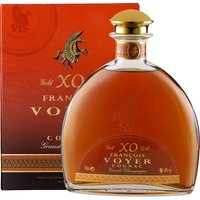 Der XO François Voyer Cognac Grande Champagne beeindruckt durch seine komplexe Aromatik. Feinste Noten von Trockenobst und Nüssen vermischen sich harmonisch mit dezenter Vanille