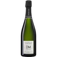 Der Champagne Doyard Mahé Cuvée Empreinte Brut beeindruckt in einem leuchtenden Gold mit leichtgrünen Reflexionen. Dominant an der Nase sind frische Noten von Birne