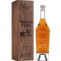 Der Montreur d'Ours von der Domaine Tariquet vereint das reiche Erbe der Familie Grassa-Artaud aus Ercé mit modernem Handwerk. Dieser Hors d'Âge (XO) Bas-Armagnac umfasst 10 bis 20 Jahre alte Fässer der Rebsorten Plant de Graisse