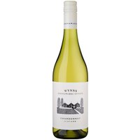 Wynns Coonawarra Estate Chardonnay beweist es mit sortentypischen Aromen und lebendiger Frische. Der teilweise Ausbau in französischer Eiche unterstreicht feine Noten von eingekochten Birnen und weißfleischigem Steinobst mit eleganter Geschmeidigkeit am Gaumen. Ein Wein zum Sofort-Genießen