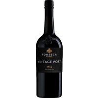 Fast tintenschwarz zeigt sich der Fonseca Vintage Port 2016 im Glas. Intensive Aromen von üppigen dunklen Früchten wie schwarzen Johannisbeeren und Pflaumen dominieren die Nase