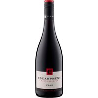 Der Escarpment Pahi Pinot Noir 2020 entfaltet in der Nase strahlende rote Beeren