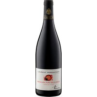 Der Domains Laurent Perrachon Terre de Loyse Rouge aus dem Jahr 2022 verkörpert das typische Aroma des Beaujolais Villages AOP auf beeindruckende Weise. Dieser Rotwein