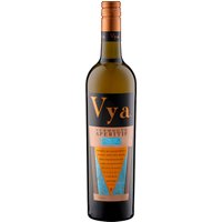 Quady Vya Vermouth Whisper Dry von der Quady Winery zeigt sich in einer hellen Bernsteinfarbe. Dieser Vermouth besticht durch eine sanfte Botanicals-Infusion