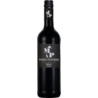 Der Pfaffmann MP Merlot aus dem Jahrgang 2022 begeistert durch eine Vielfalt an saftigen Fruchtaromen. Namentlich dominieren Johannisbeeren und Himbeeren das Bouquet dieses Rotweins