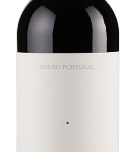 18 Monate reift dieser portugiesische Rotwein in Holzfässern. Aber erst der hohe Qualitätsanspruch der Quinta Nova machen den Reserva zu einem großen Wein.