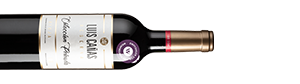 der sehr behutsam mit der langen Reife im Holzfass umgeht und stärker auf die Fruchtaromatik des Tempranillo setzt.