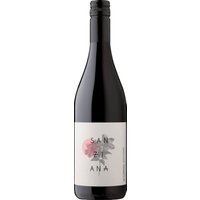 Dieser Cabernet begleitet mit warmen Noten von Schwarzer Johannisbeere