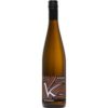 Der Kesselring Weißer Burgunder überzeugt mit einem klassischen Auftritt: Im Bouquet tummeln sich neben grünem Apfel und heller Frucht auch dezente Noten von Ingwer und würzigen Wildkräutern. Am Gaumen wird das Aromaspiel in zarten Samt gehüllt und von erfrischender Säure begleitet
