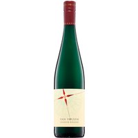 Der Schiefer Riesling 2023 vom Weingut Van Volxem verführt mit seiner moderaten Alkoholstruktur und aufregenden Fruchtnote. Diese Kreation aus der Moselregion zeigt im Glas Aromen von Quitten