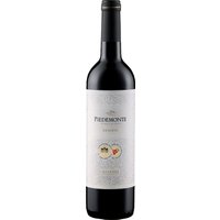 Die Piedemonte Reserva aus der Region Navarra repräsentiert eindrucksvoll das Qualitätsniveau spanischer Rotweine. Diese Kreation der Bodegas Piedemonte kombiniert drei Rebsorten zu einer komplexen Mischung