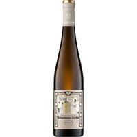 Schon die zitrusgelbe Farbe im Glas deutet auf den besonders gut gelungenen Riesling hin. In der Nase wirkt ein aus aromatischer Sternfrucht