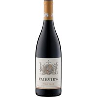 Der Fairview Estate Range Pinotage 2021 wird in den idyllischen Weinbergen der Paarl-Region in Western Cape