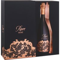 Kupferrote Farbe. Vielschichtiger Duft mit Noten von Erdbeere