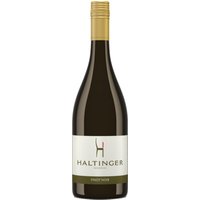 Der Haltinger Winzer Pinot Noir QbA von 2019 präsentiert sich mit einer dezent süßlichen Duftkomposition aus Blaubeeren