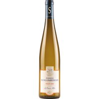 In der Region Elsass kommt der Les Princes Abbés Pinot Gris 2020 von der Domaine Schlumberger. Dieser Weißwein zeigt eine helle gelbe Färbung mit grünen Reflexen