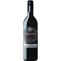 Der Beringer Founders Estate Cabernet Sauvignon aus dem Jahr 2021 ist ein hochwertiger Rotwein aus Kalifornien. Es präsentiert sich im Glas mit einem tiefen Granatrot und einem vielschichtigen Aromaspektrum. In der Nase kommen elegante Noten von Cassis