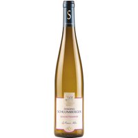 Im Glas zeigt sich der Les Princes Abbés Gewürztraminer 2022 von Domaine Schlumberger in leuchtendem Goldgelb. Das Aroma ist intensiv