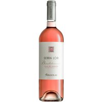Der Argiolas Serra Lori Rosato zeigt sich in einem einladenden Hellrosé. Der lebhafte Rosé aus der Anbauregion Sardinien besticht durch fein und intensiv-fruchtige Aromen