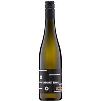 Der Lilienthal Cabernet Blanc 2023 aus der Pfalz präsentiert sich im Duft bereits als eleganter Sauvignon blanc. In der Sensorik dominieren reife Maracuja