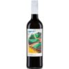Der "Mas La Roca Tinto" aus dem Jahrgang 2019 präsentiert sich in einem tiefen Granatrot mit violetten Rändern. Die Nase entfaltet Aromen roter Waldfrüchte und Veilchennoten