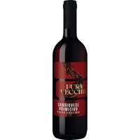 Torrevento-Winemaker Leonardo Palumbo hat für die Pura Vecchia-Reihe etwas Ausgefallenes geschaffen: Eine Cuvée aus Italiens Rebsorten-Favoriten Sangiovese und Primitivo. Alte Reben bürgen für Tiefe und Kraft