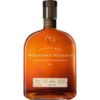Woodford Reserve Kentucky Straight Bourbon Whiskey bietet einen perfekt ausgewogenen Geschmack mit mehr als 200 wahrnehmbaren Geschmacksnoten. Dieser Bourbon-Whiskey ist flexibel genug für die Kreation von Mixgetränken wie einem Mint Julep oder einem Old Fashioned