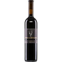 Finca La Estacada Reserva Varietales aus dem Jahr 2019 ist ein eindrucksvoller Rotwein aus der Anbauregion Kastilien - La Mancha. Er besticht durch ein dichtes Kirschrot mit rubinroten Reflexen. Das reichhaltige Bukett zeigt Noten von Kaffee