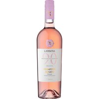 Mit seiner zartrosa Farbe und den fruchtigen Duftnoten ist der Novantaceppi Primitivo Rosato ein raffinierter Begleiter für den Sommer. Dieser Roséwein aus der Puglia-Region verführt mit Aromen von Erdbeeren und Kirschen