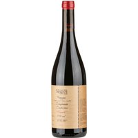 Poderi dal Nespoli Prugneto Sangiovese 2021 aus der Emilia Romagna bringt die charakteristischen Aromen dieser Region perfekt zur Geltung. In der Nase entfaltet dieser reinsortige Sangiovese ein feines Bouquet von Cranberry