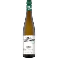 Der "Für mich 100% Kerner" aus Saale-Unstrut überzeugt als Weißwein durch sein anregendes Zusammenspiel aus Düften und Geschmack. Saftiger Pfirsich und reifer Apfel dominieren sein Aroma