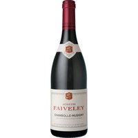 Der Joseph Faiveley Chambolle-Musigny 2022 präsentiert sich in einer leuchtend granatroten Farbe. Die Nase wird von lebendigen Aromen saftiger roter Kirschen und holzigen Noten umspielt. Am Gaumen zeigt er sich ungewöhnlich leicht und saftig
