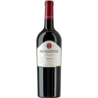 Der Ironstone Merlot 2021 ist ein eleganter und reicher Rotwein aus Kalifornien. Mit seinen weichen Aromen von schwarzen Kirschen und Pflaumen