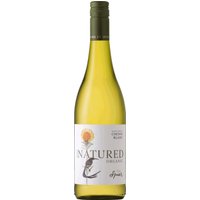 Ein strahlendes Gold begrüßt das Auge beim Spier Good Natured Organic Chenin Blanc. Dieser Weißwein aus der südafrikanischen Western Cape-Region offenbart im Duft ein herrlich fruchtiges Bouquet. Zitrusaromen verschmelzen mit Steinobst und Quitten